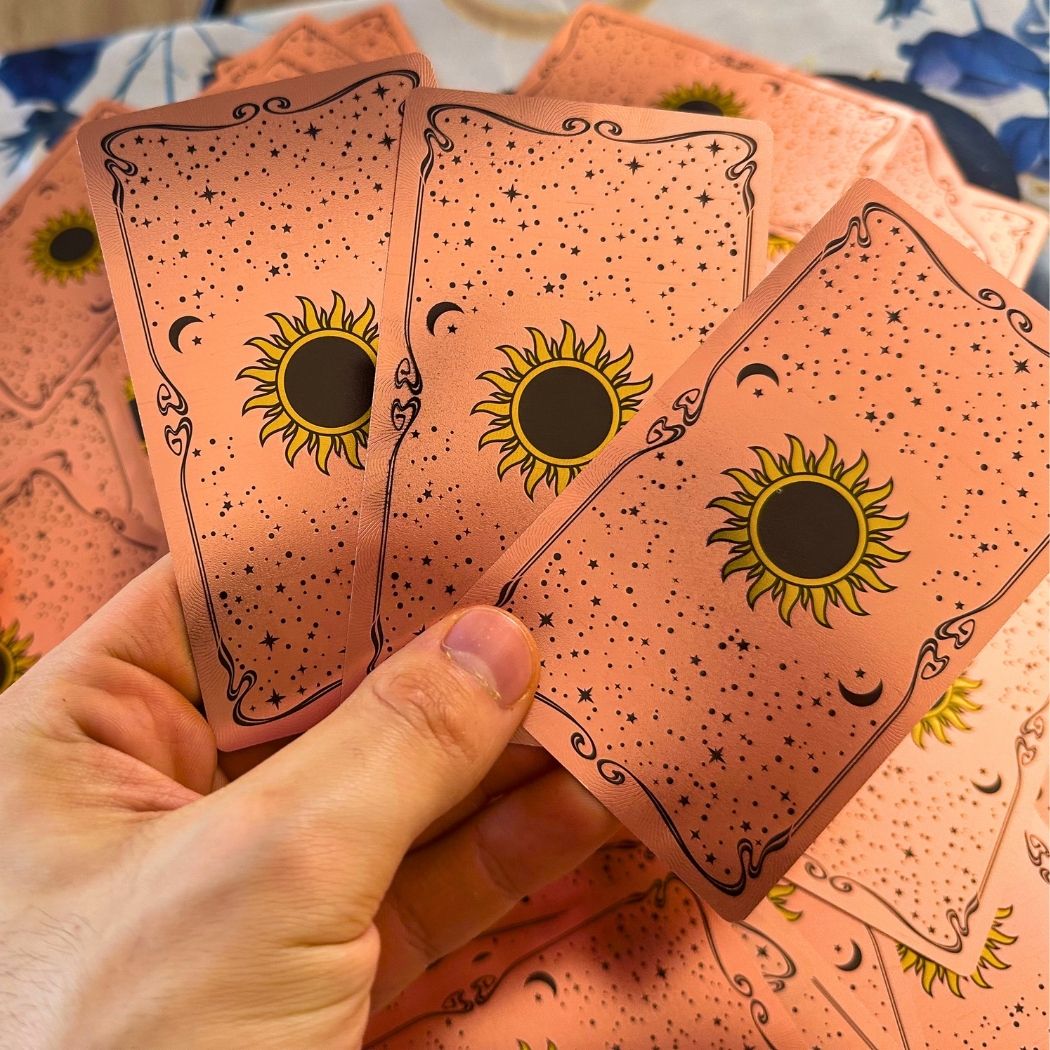 tarotaro様 Pachet Tarot Roz cu Efect Oglindă – 78 de Cărți Premium, Design
