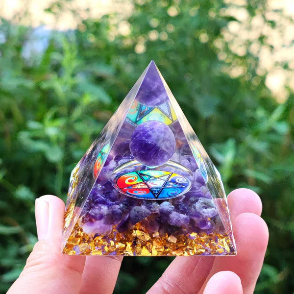 Piramidă Orgonică Amethyst – Purificare Energetică, Protecție EMF & Vindecare Spirituală (6 cm)