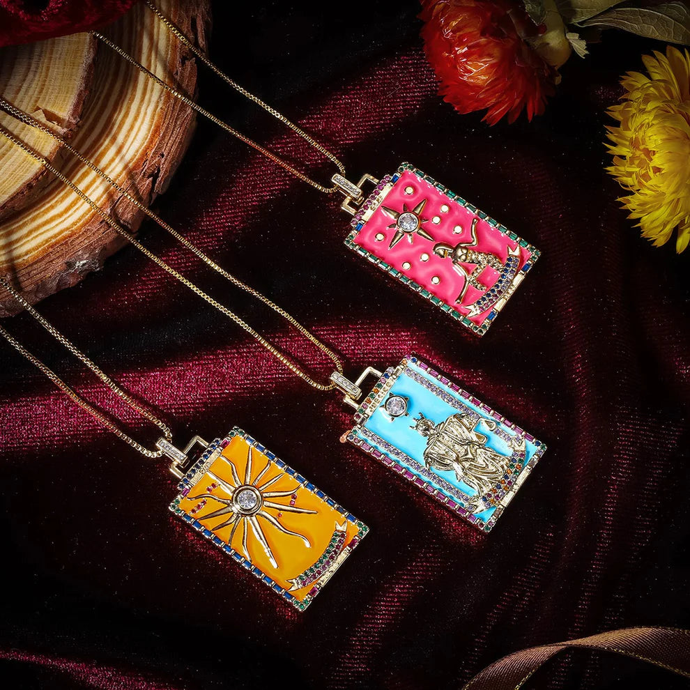 ⚖️Colier Tarot „Justice” – Simbol al Echilibrului și Karmei – Placat cu Aur 18K