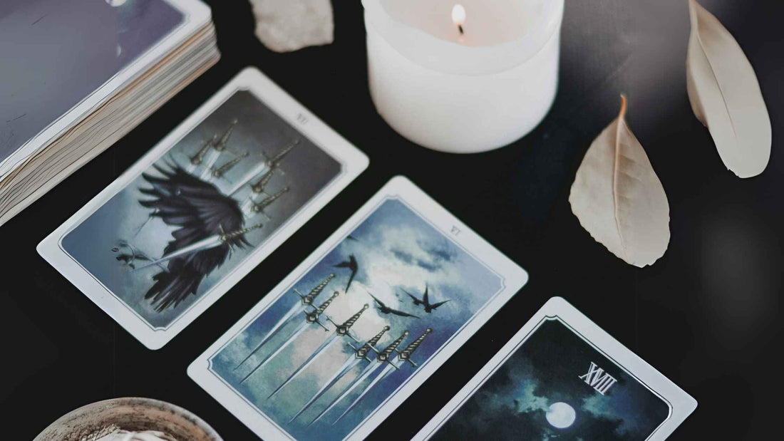 99 De Întrebări Profunde Pe Care Să Le Adresezi Pachetului Tău de Tarot