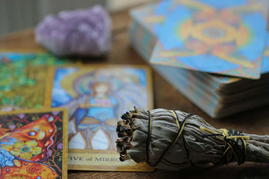 Sunt Cărțile de Tarot Rele, Periculoase sau Demonice?