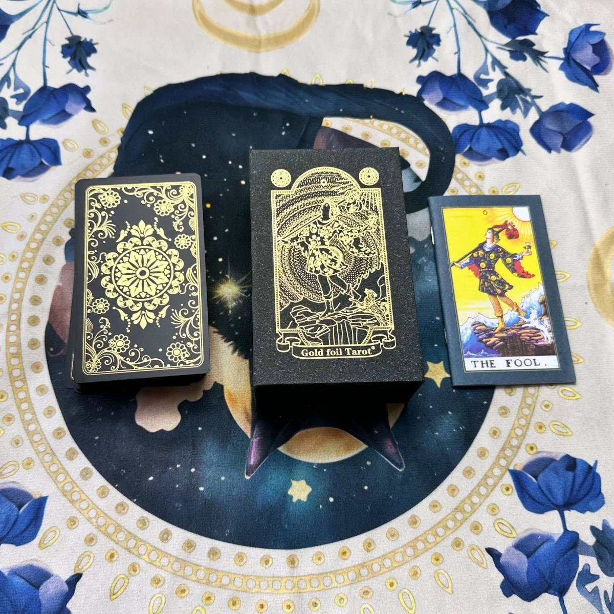 Pachet Tarot Premium Negru-Auriu TAROTERA® – 78 de Cărți cu Accente Aurii + Ghid în Engleză, Cutie Elegantă