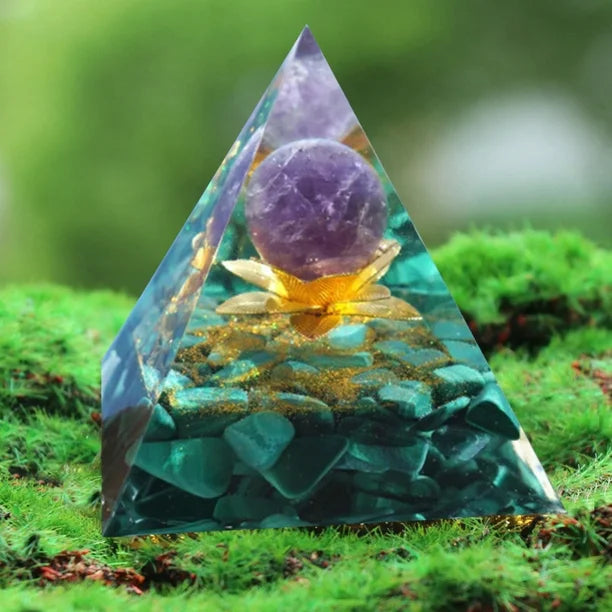 Piramidă Orgon cu Ametist & Malachit – Generator de Energie Pozitivă, Chakra Healing & Decor Spiritual