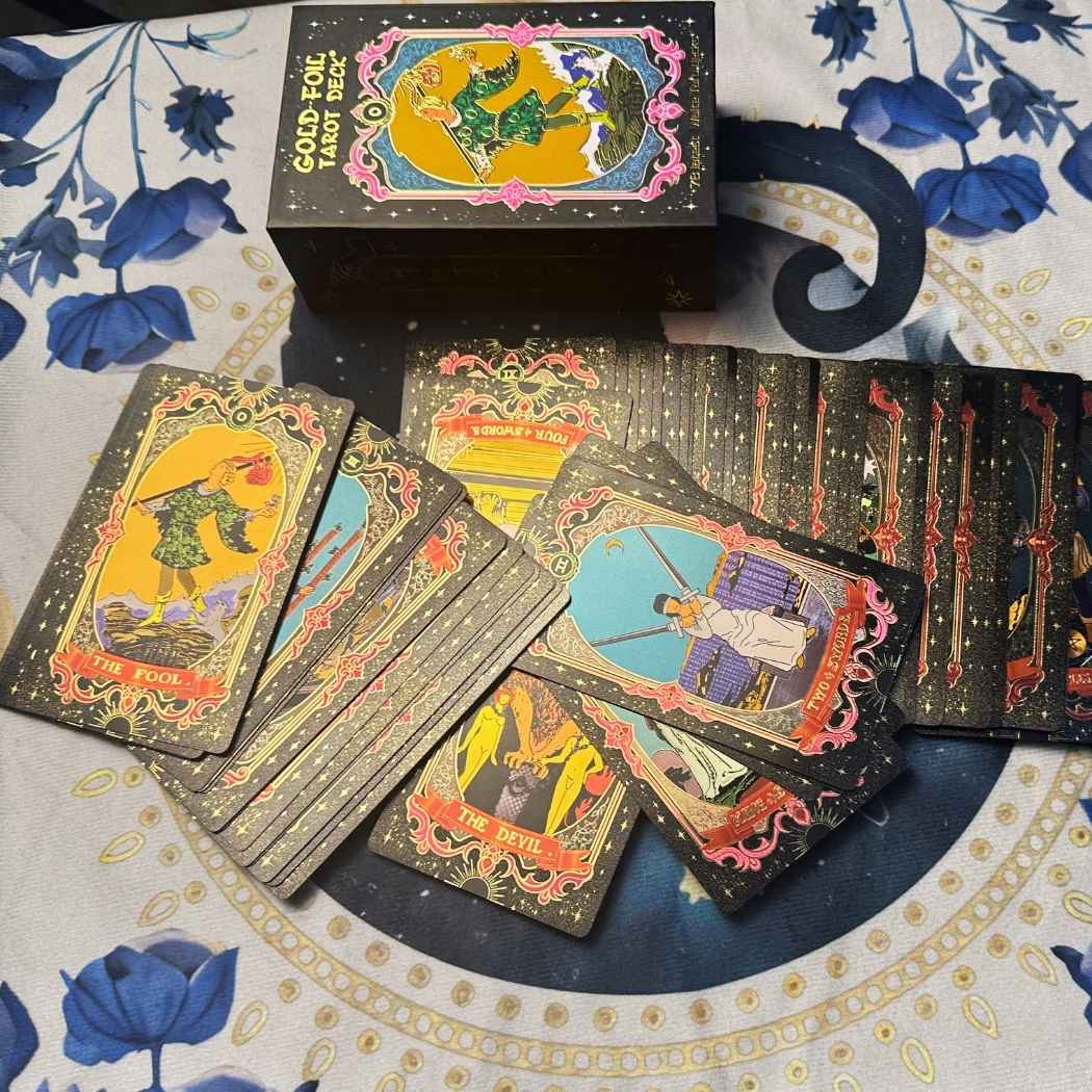 TAROTERA® Gold Foil Tarot – Pachet Tarot Premium 78 Cărți, PVC Impermeabil, Design Retro Elegant + Ghid (EN)