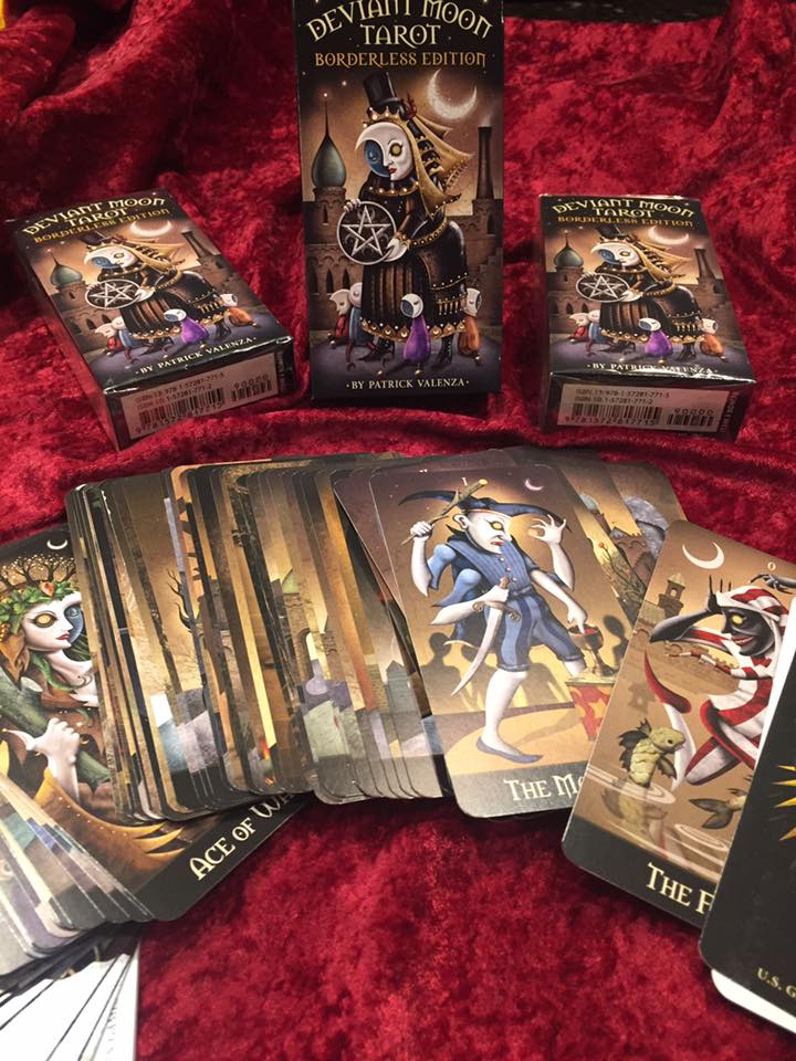 🌙 Tarot Deviant Moon – 78 de Cărți Tarot cu Design Suprarealist, Întunecat și Avangardist
