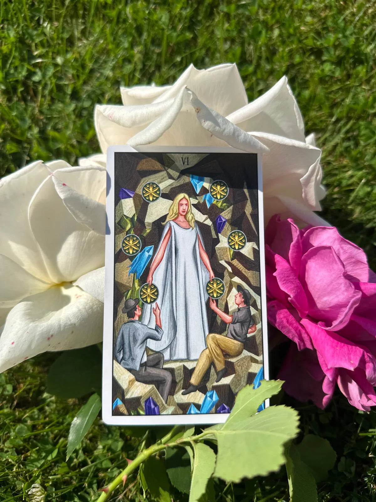 Tarotul Rădăcinilor Străvechi – 78 de Cărți Tarot în Limba Română, Inspirate din Mitologia Românească + Ghid și Săculeț Textil