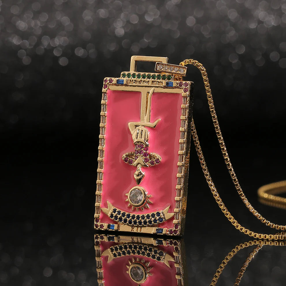 🌘 Colier Tarot „The Hanged Man” – Simbol al Renașterii Interioare – Placat cu Aur 18K